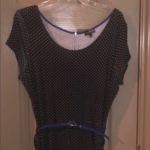 Knee length dress with belt